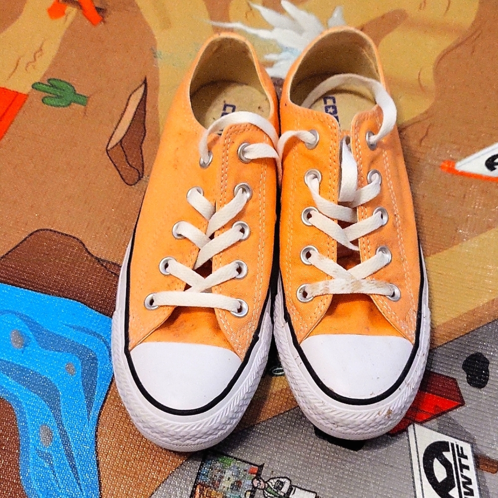 Womens converse says size 6